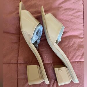 Beige gloss heels